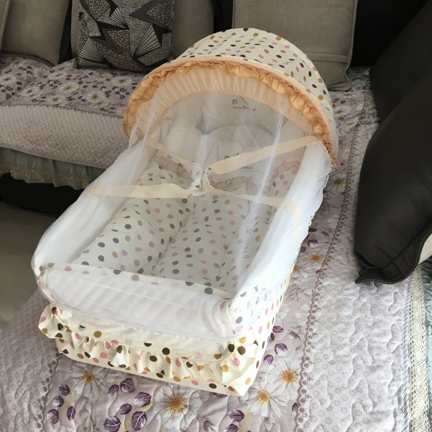 Portable Crib with Cradle