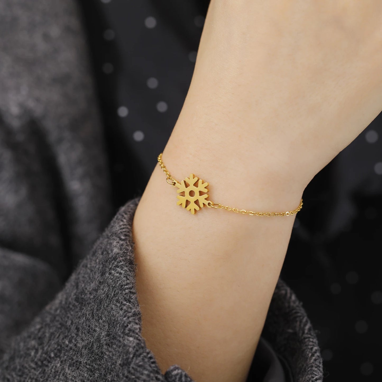 Christmas Snowflake Bracelet - Elegant Festive Accessory